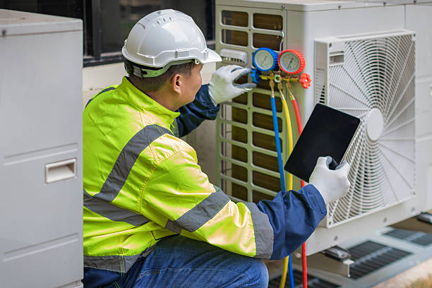 Professional Hvac technician working in Sharon Center, OH